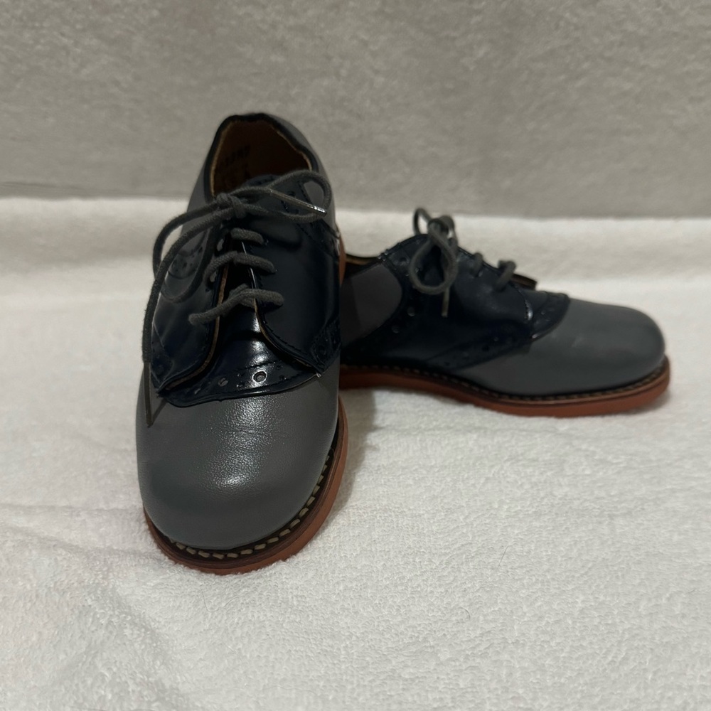 NWOT Saddle Mates by Foot Traits Gray & Navy Saddle Shoes Size 9